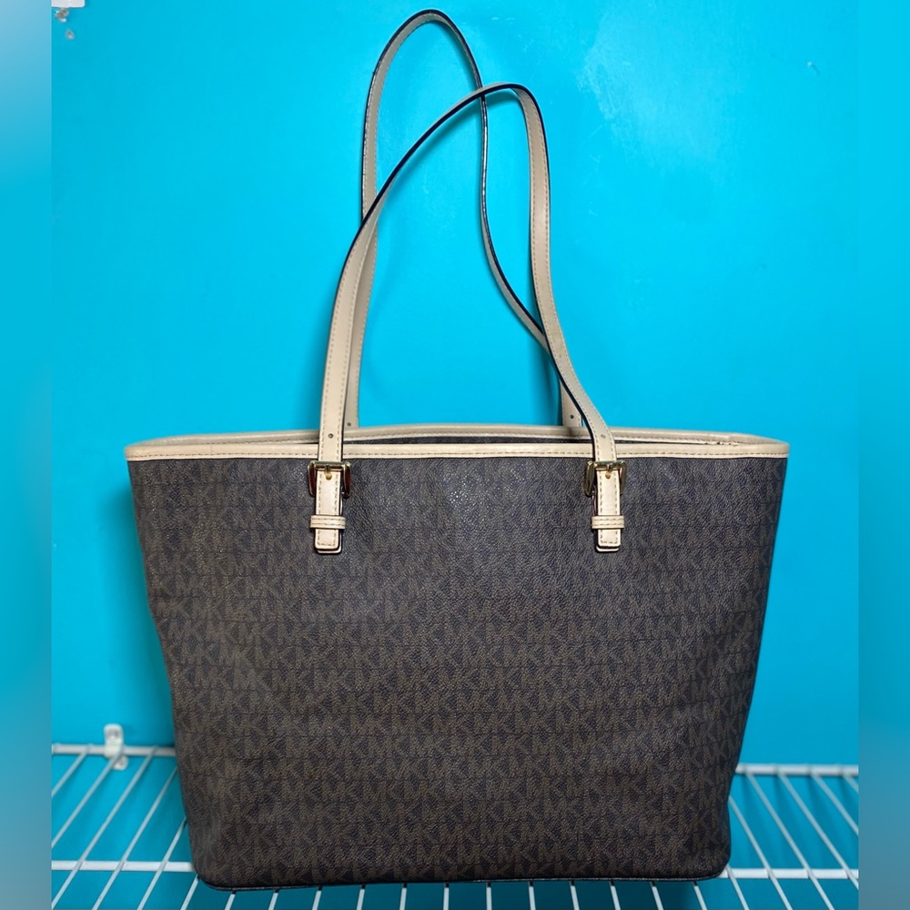 Michael Kors Tote 😍 kept in storage😍 only carried a few times ! - Picture 5 of 7